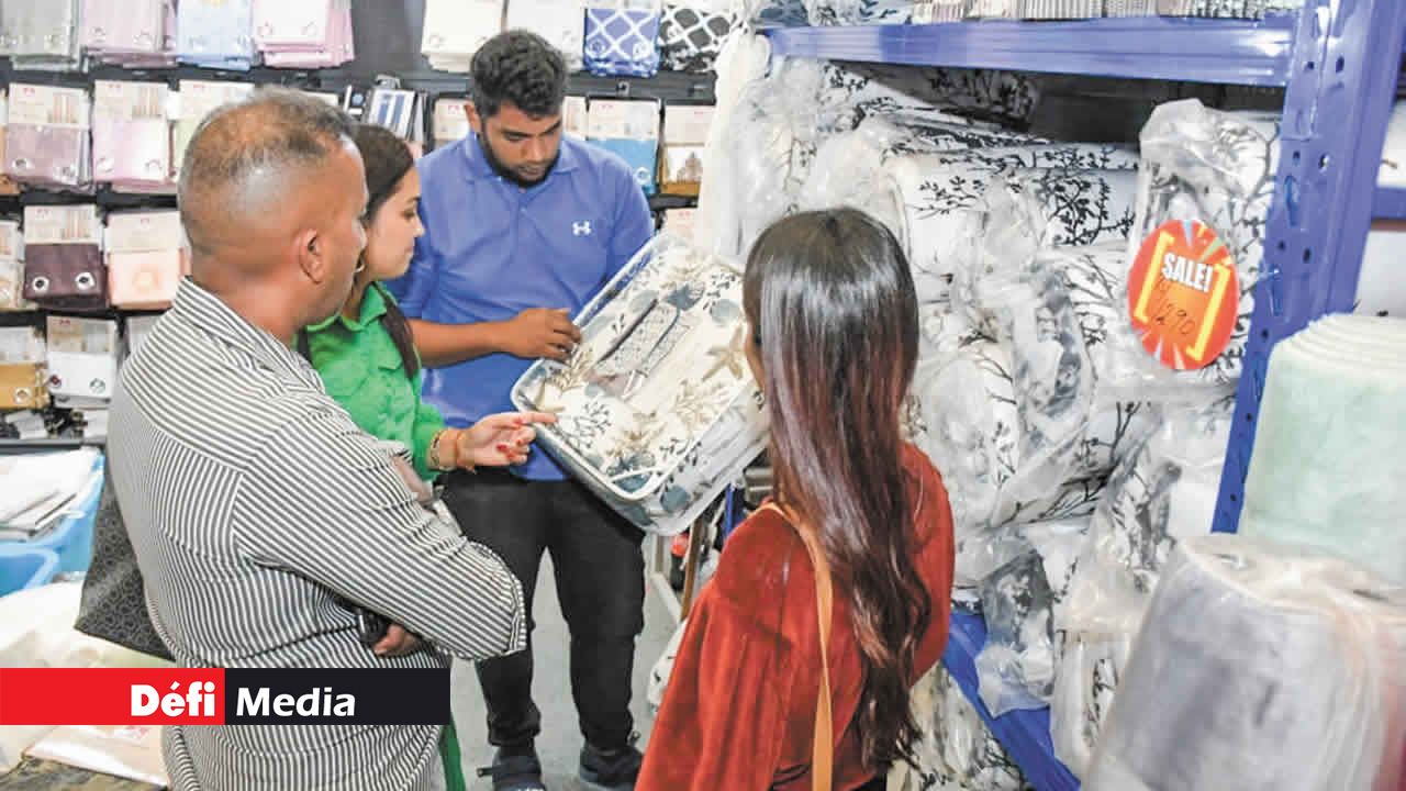 The Curtain Shop enchante les visiteurs avec une gamme de rideaux et de couettes à découvrir.