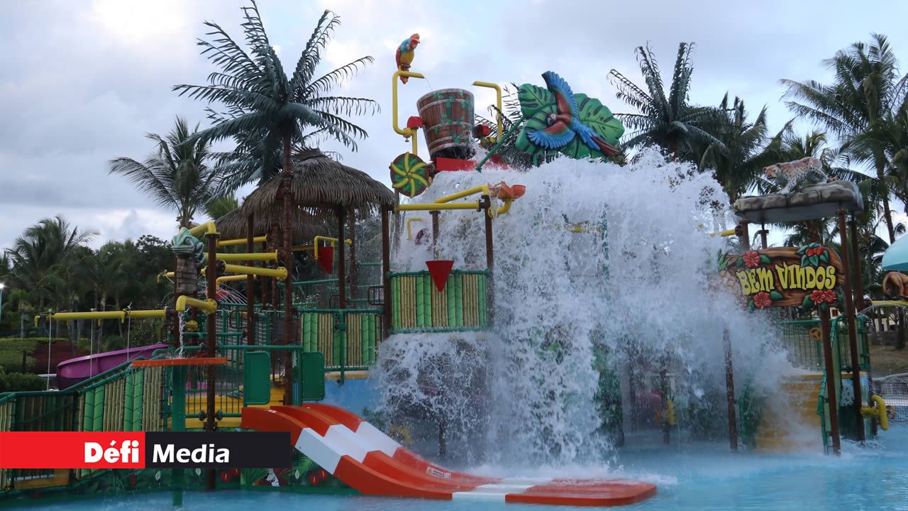 Cette nouvelle attraction a été spécialement installée pour faire plaisir aux enfants. Cette nouvelle attraction a été spécialement installée pour faire plaisir aux enfants.