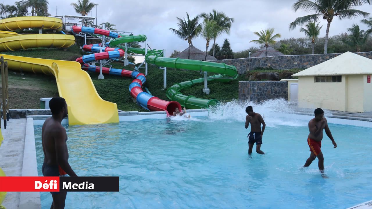 On verra aussi un ‘yellow crazy family’, où toute une famille pourra faire la glissade. On verra aussi un ‘yellow crazy family’, où toute une famille pourra faire la glissade.