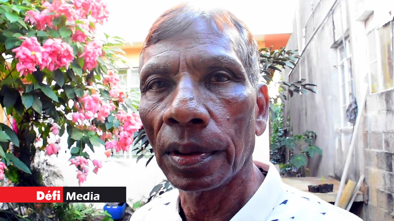 Cet homme qui commence ses opérations dès 7 h 00 le matin pour terminer vers 17 h 00 est certain que le greffage est assez populaire pour attirer des jeunes. Il traite non seulement des boutures de limon, mandarine, fruit à pain, mangue, letchis mais aussi celles des fleurs comme le rosier. Des mains magiques pour le bouturage