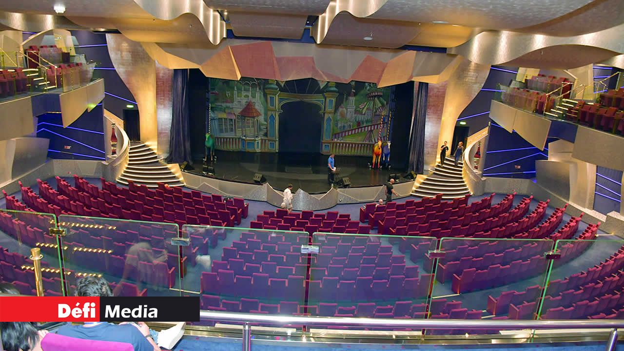 Le paquebot compte même un théâtre !