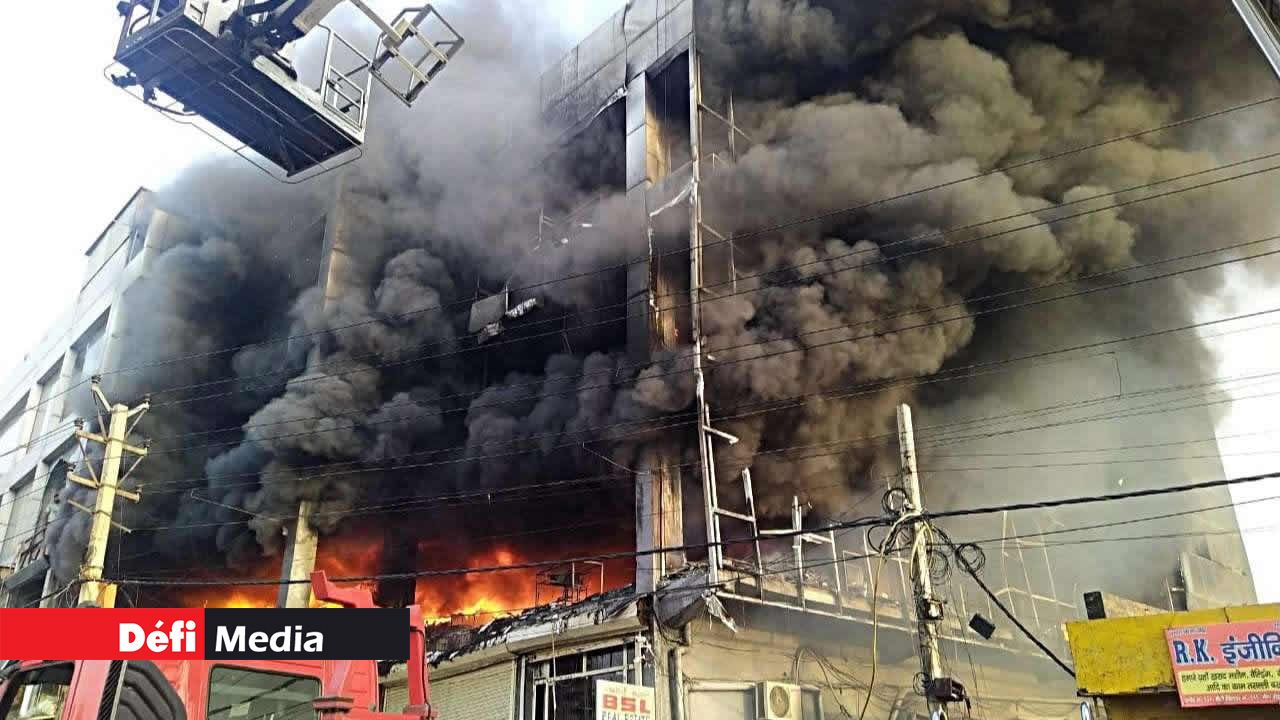 27 morts dans un incendie à New Delhi, selon les services de secours