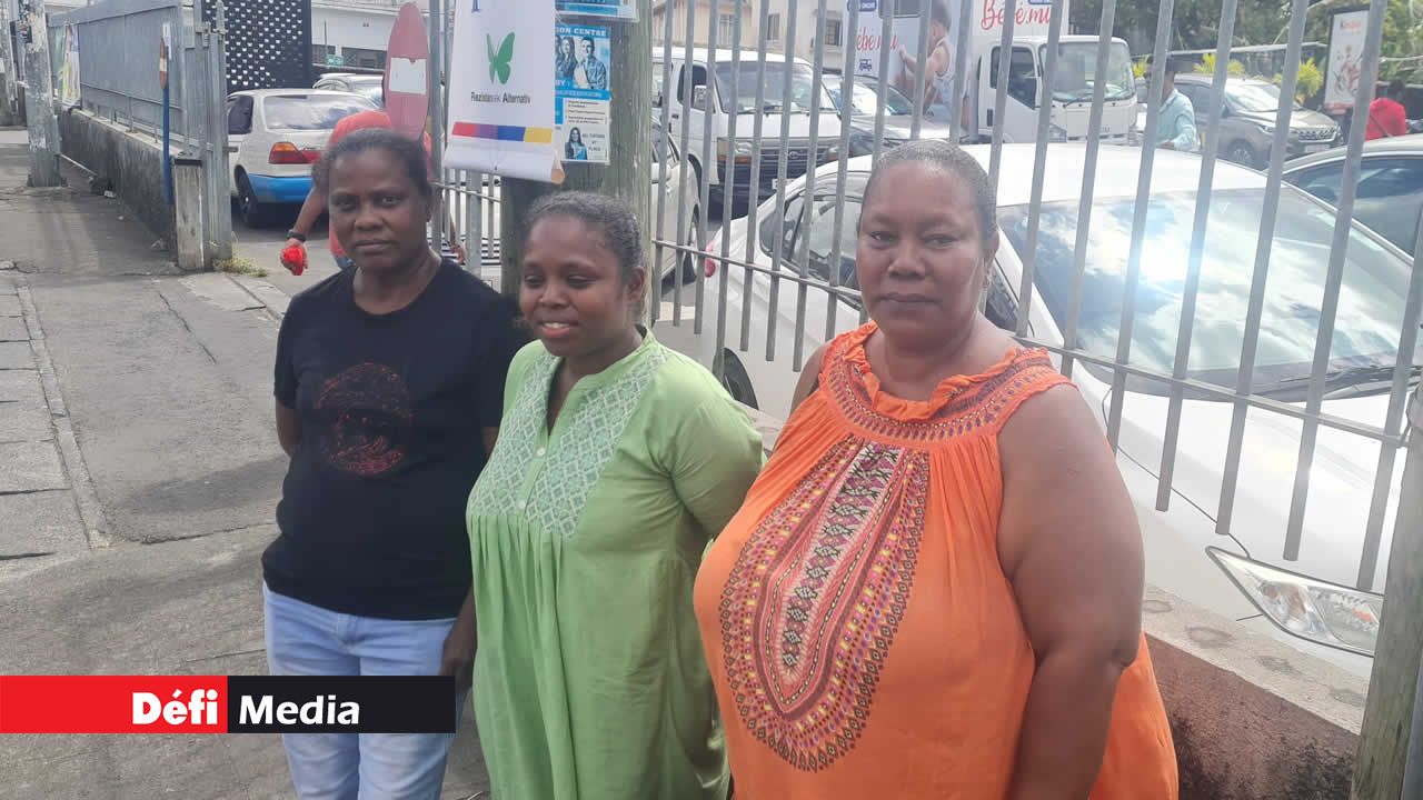 (De dr. à g.) Sophie Lambeau, Jennifer Philogène et Mélita Dalou parlent de Bel-Air/Rivière-Sèche comme d’un village où les habitants vivent en harmonie.