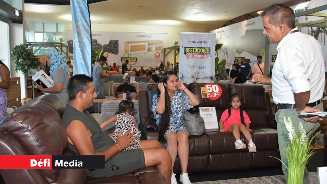 TEAK World a exposé un large choix de meubles pour tous les espaces de la maison.
