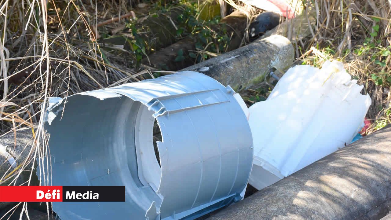 Certaines personnes jettent leurs déchets n’importe où, sans scrupules à Petite-Rivière.