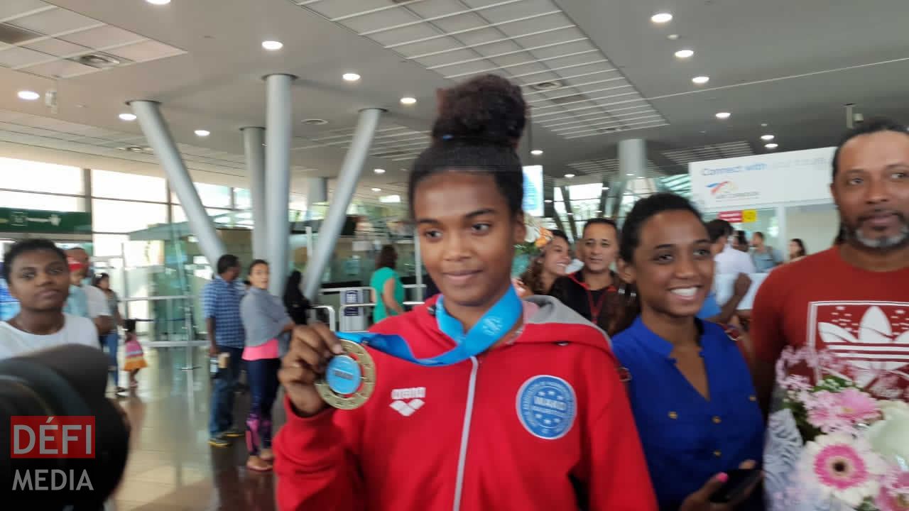 Stania Rathbone a remporté la médaille de bronze chez les moins de 52 kg. Stania Rathbone a remporté la médaille de bronze chez les moins de 52 kg.