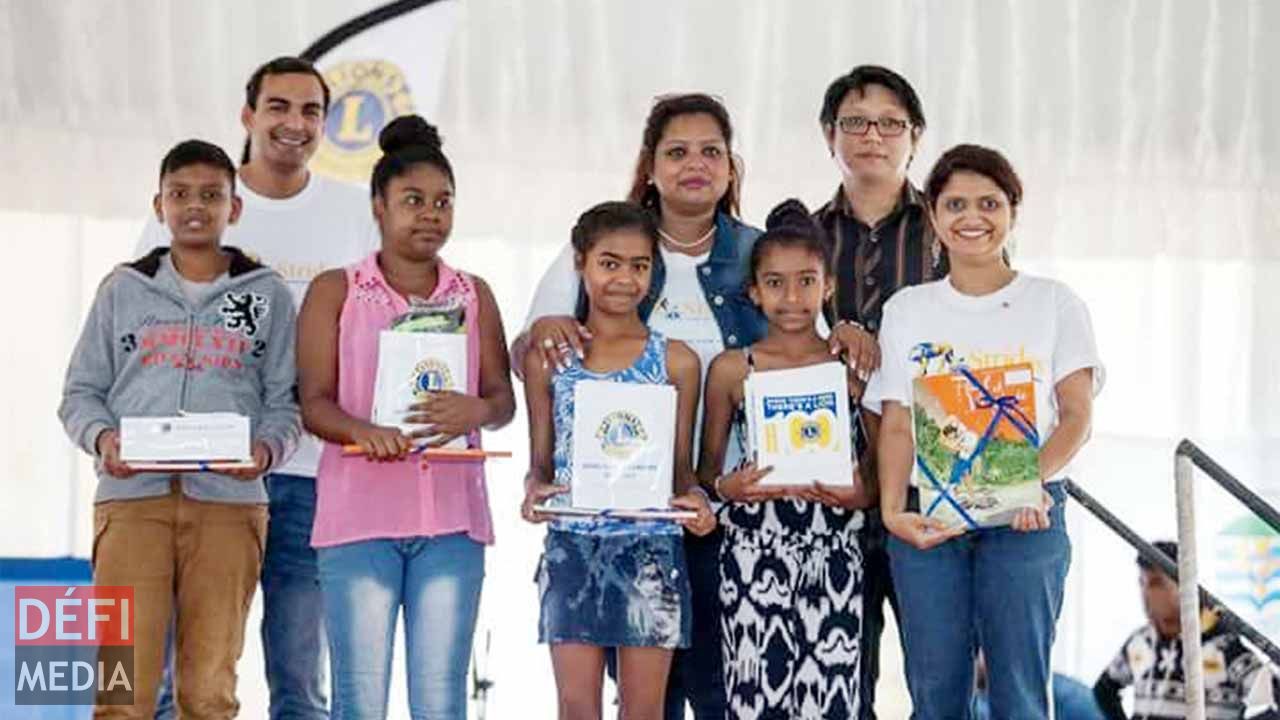 Greeting cards collection launched by Lions Club Curepipe