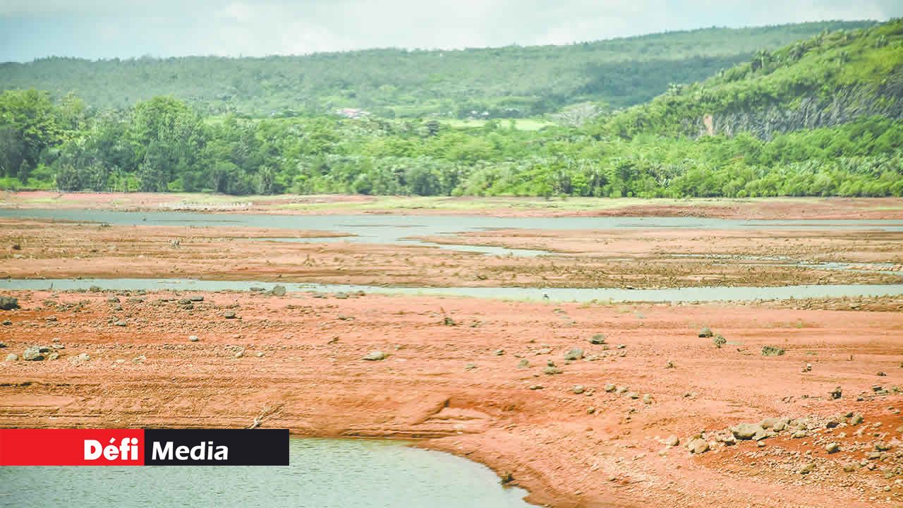 Le Midlands Dam fait peine à voir, illustrant la gravité de la situation dans laquelle se retrouve le pays.