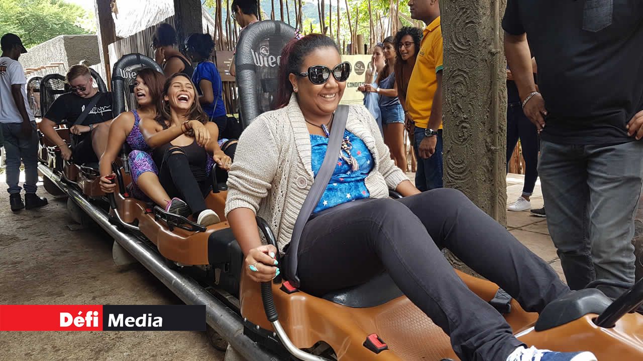 Tulawaka Gold Coaster Mont e d adr naline au Casela Defimedia