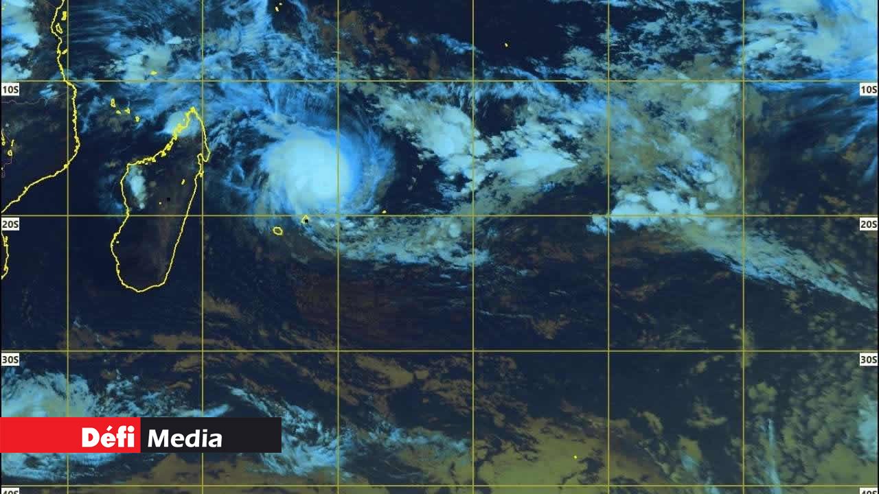 Cyclone Intense Batsirai : Des Rafales De Plus De 120 Km/h Attendues à ...