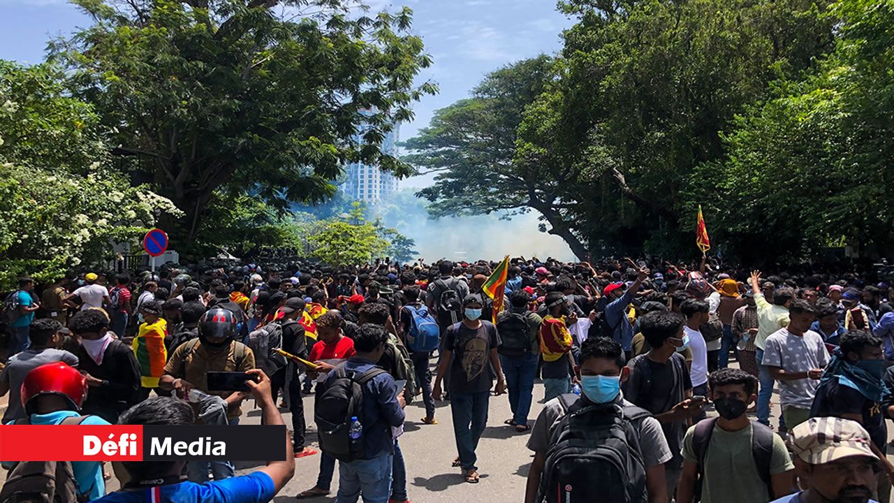 Sri Lanka: gaz lacrymogènes contre une manifestation devant les bureaux du Premier ministre
