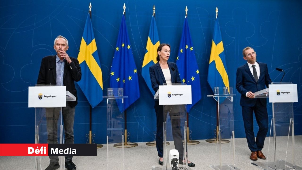 L'épidémiologiste d'État Magnus Gisslén, Olivia Wigzell, directrice générale par intérim de l'Agence de la santé publique, et le ministre suédois des Affaires sociales et de la Santé publique Jakob Forssmed ont assisté à une conférence de presse pour informer sur la situation concernant l'infection virale mpox, à Stockholm, le 15 août 2024