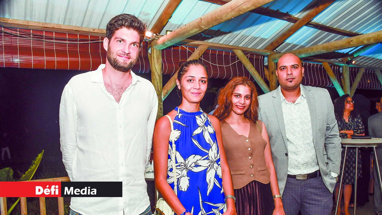 Mike Bensimon et Eva Naidu, respectivement directeur financier et directrice générale de Legend Hill Resort and Spa, en compagnie de Lavisha Sookloll, Operations Coordinator, et Vedant Ramlackhal, Operations Manager chez Emotions. Mike Bensimon et Eva Naidu, respectivement directeur financier et directrice générale de Legend Hill Resort and Spa, en compagnie de Lavisha Sookloll, Operations Coordinator, et Vedant Ramlackhal, Operations Manager chez Emotions.