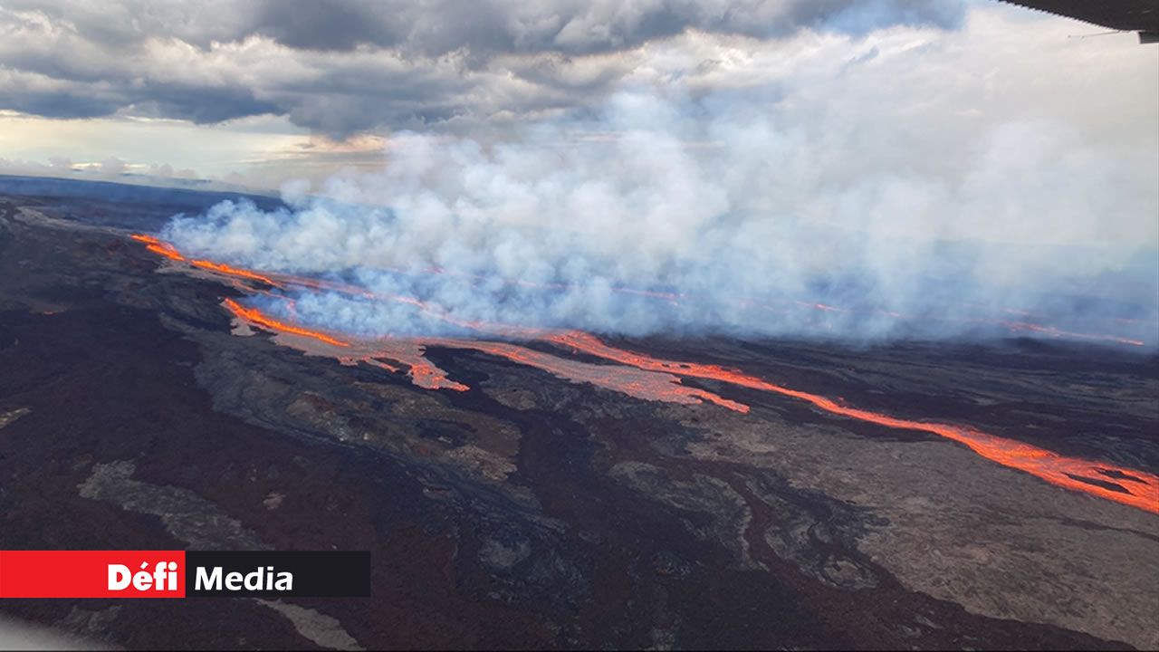 Le Plus Gros Volcan Du Monde Le plus gros volcan actif du monde en éruption à Hawaï | Defimedia