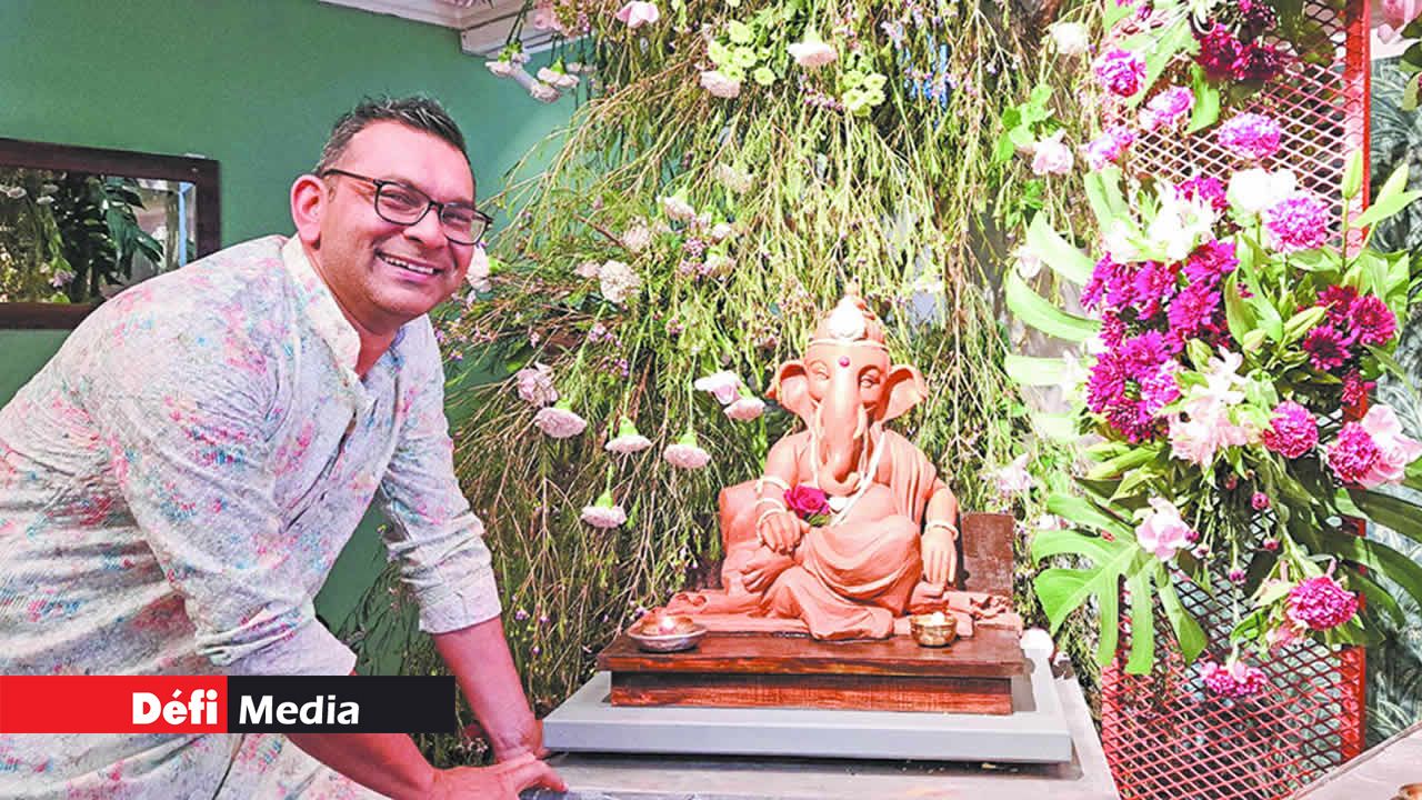 Antish Luximon et son « Ganapati » en terre pour une touche « eco-friendly ».