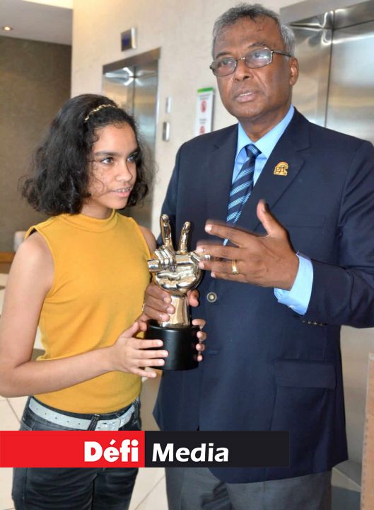 Jane Constance et Armoogum Parsuramen, président de Global Rainbow Foundation