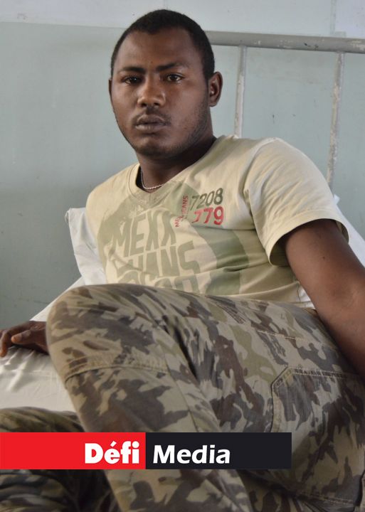 Jean M. J atteint de balles de plomb à la jambe.