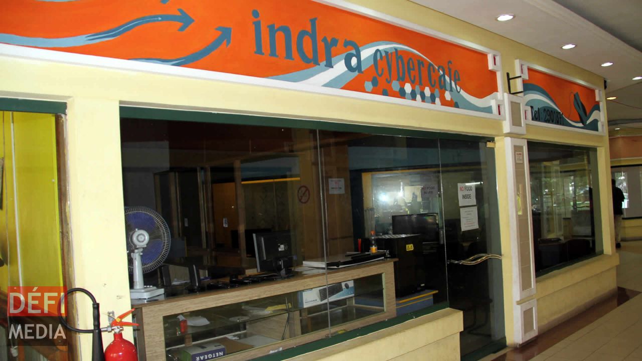 Le cybercafé Indra à Curepipe.