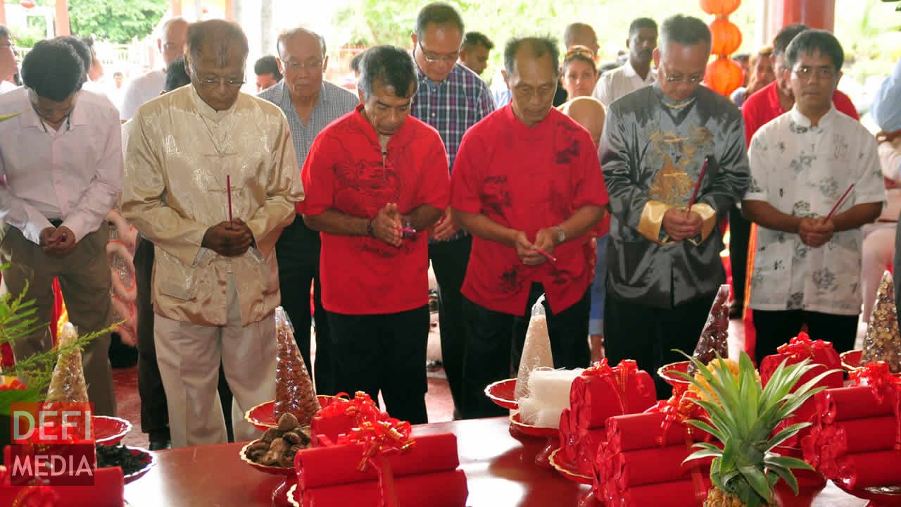 Moment de recueillement à la pagode Kwan Tee en ce jour de l’An.