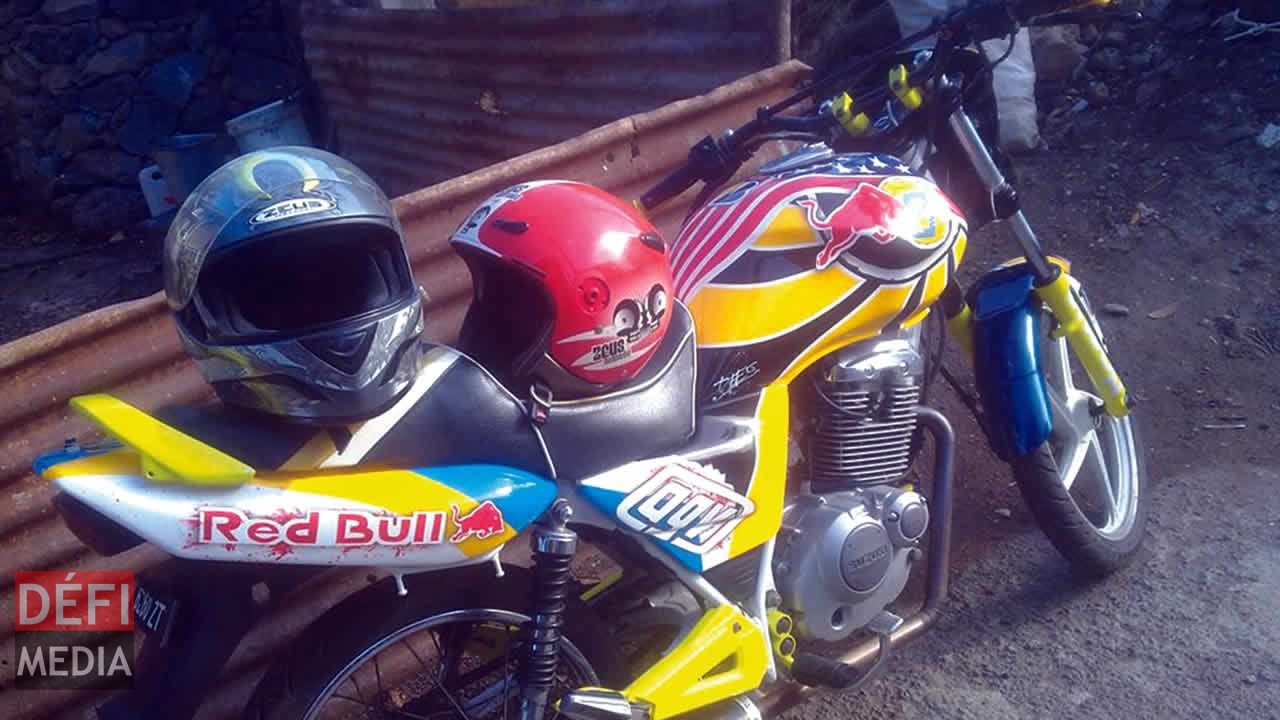 ...et la moto du jeune homme.