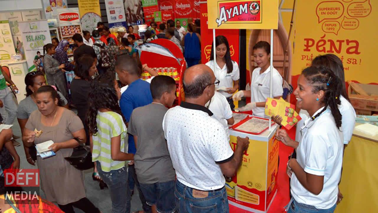 Les visiteurs ont pu déguster du pilchard de la marque Ayam au stand de la compagnie Sirud.