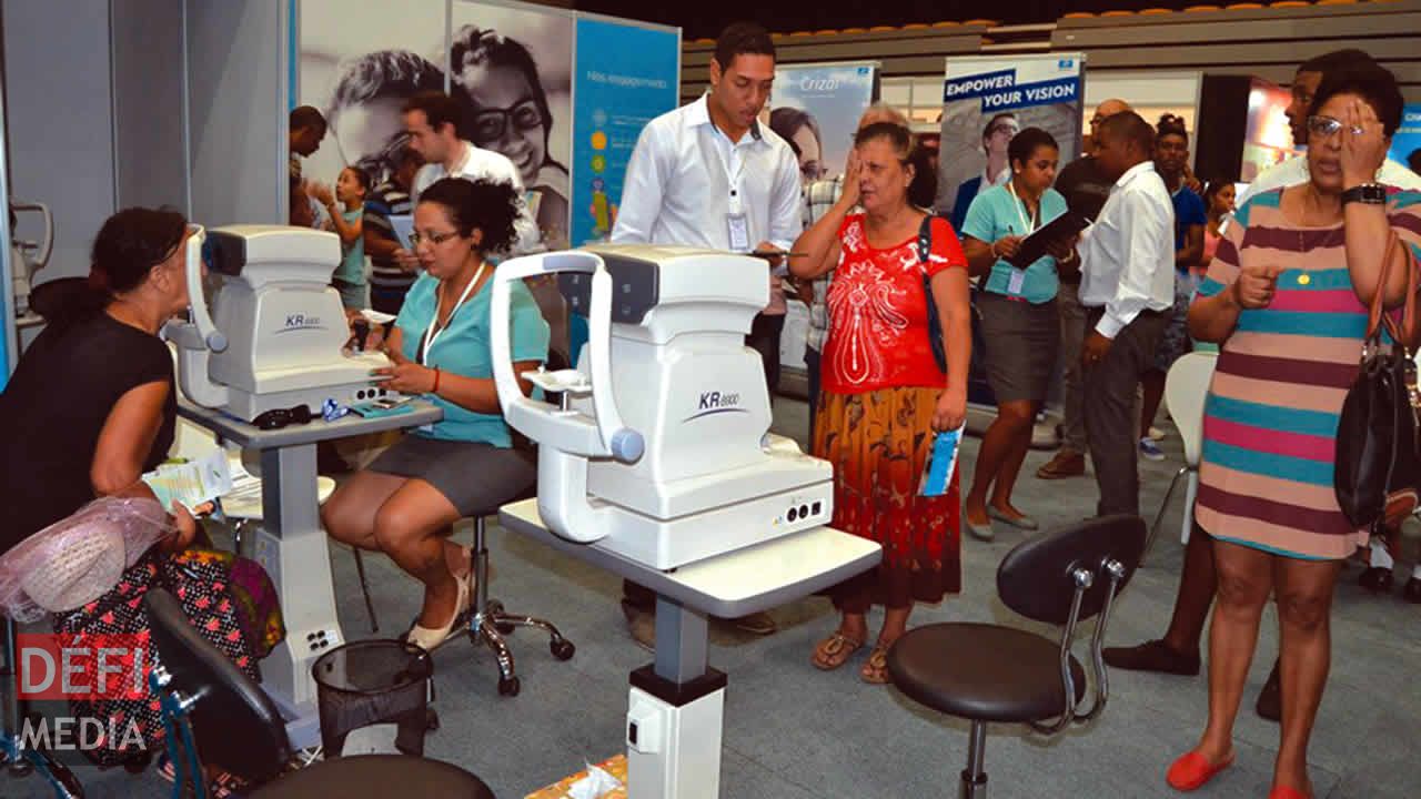 Mathieu Opticien offre
des tests oculaires gratuits au public.