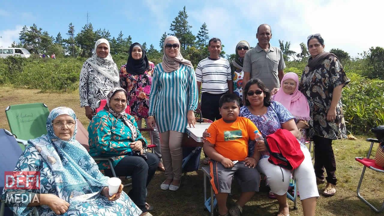 Pour les Moedeen, la cueillette est un prétexte pour passer une journée en famille.