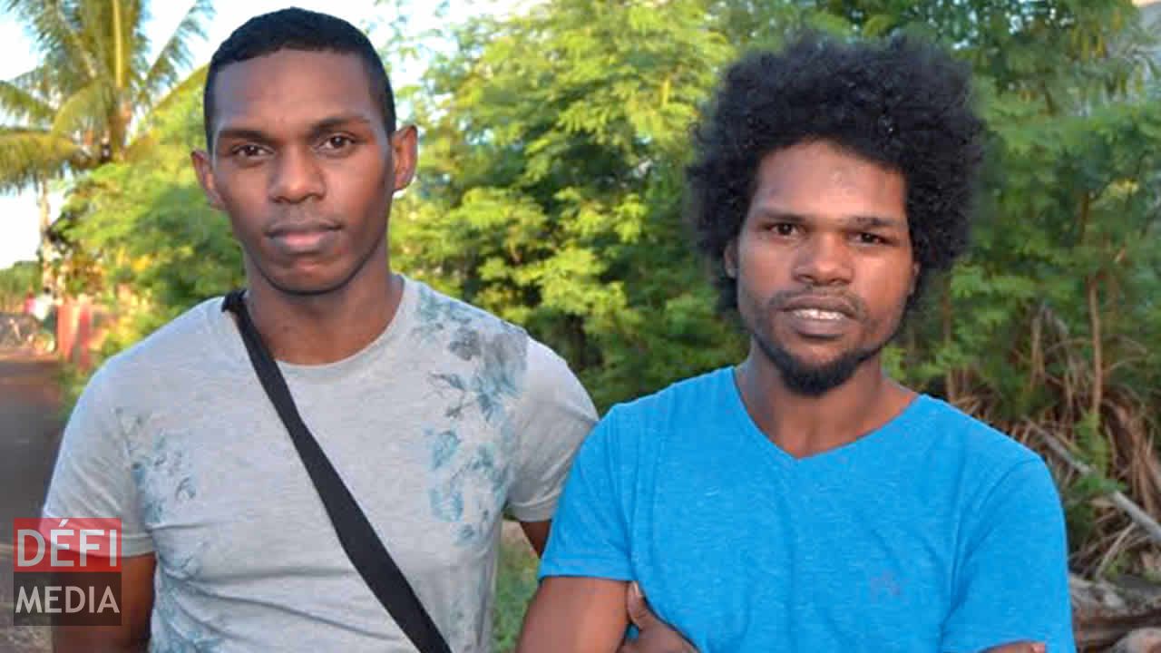 Curtis (à gauche) et Jeff (qui s’est fait arrêter dimanche soir pour obstruction).