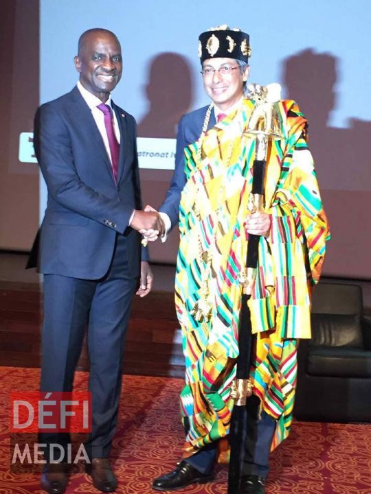 Xavier-Luc Duval a reçu le titre honorique de Chef de Tribu d’Abidjan.