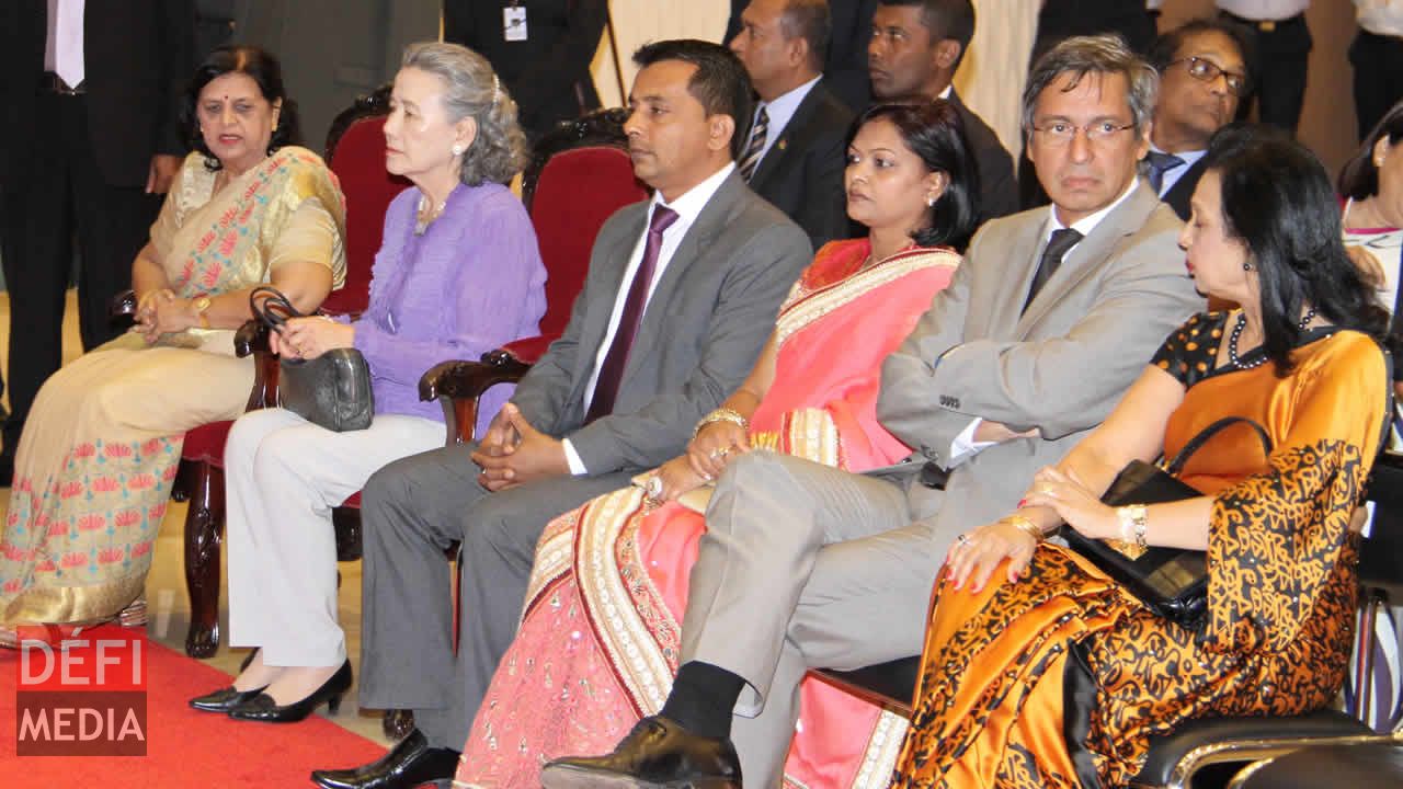 Xavier-Luc Duval et Maya Hanoomanjee.