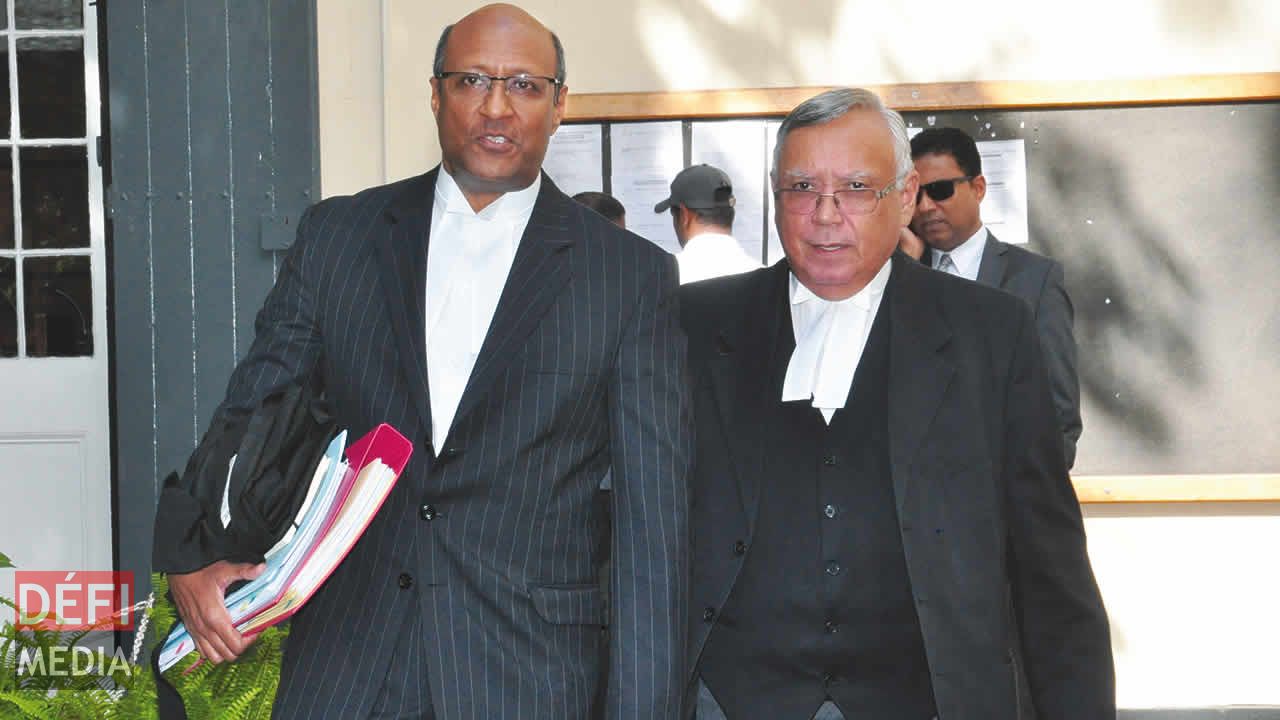 Ravind Chetty et Désiré Basset, deux des avocats du leader du MSM.