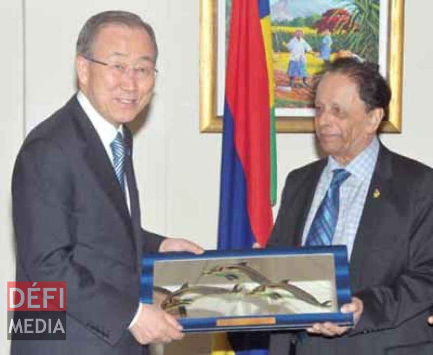 Meeting with Sir Anerood Jugnauth at the Prime Minister’s Office on Monday 9 May and Exchange of Gifts.