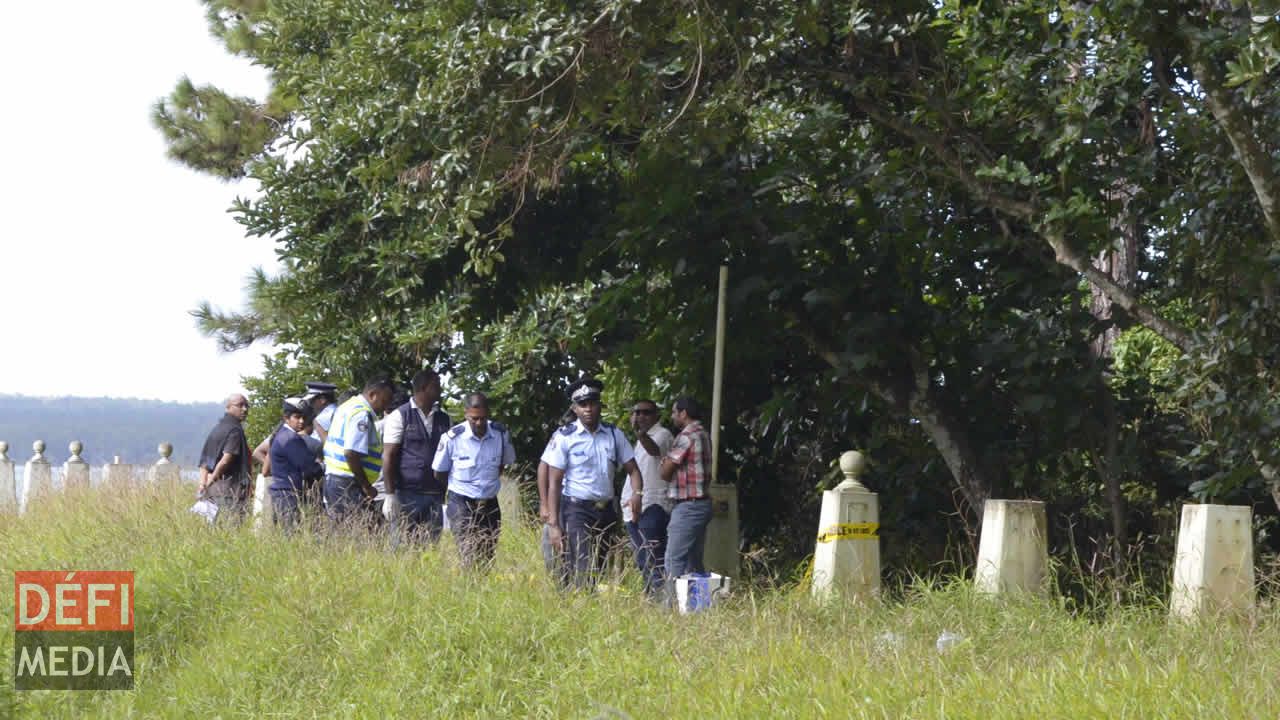 Des policiers sur les lieux où l’agression a eu lieu il y a deux semaines