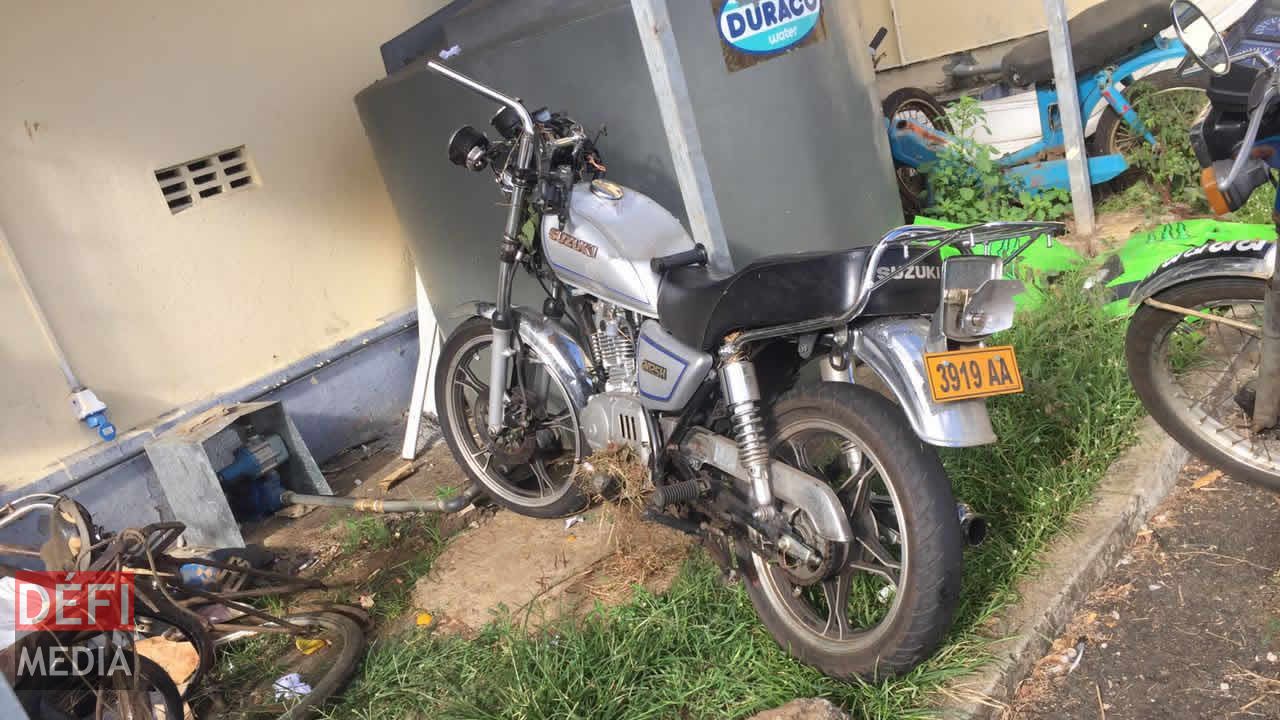 Darisson qui pilotait sa moto Suzuki a percuté un arbre.