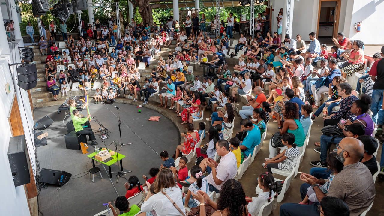 Petits et grands sont invités à venir assister à cette soirée qui réunit les amateurs de lecture.