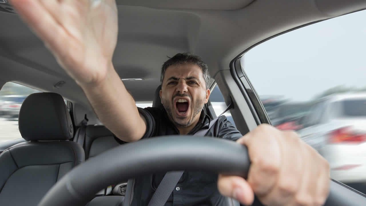 Que faire si un conducteur démontre des signes de rage au volant