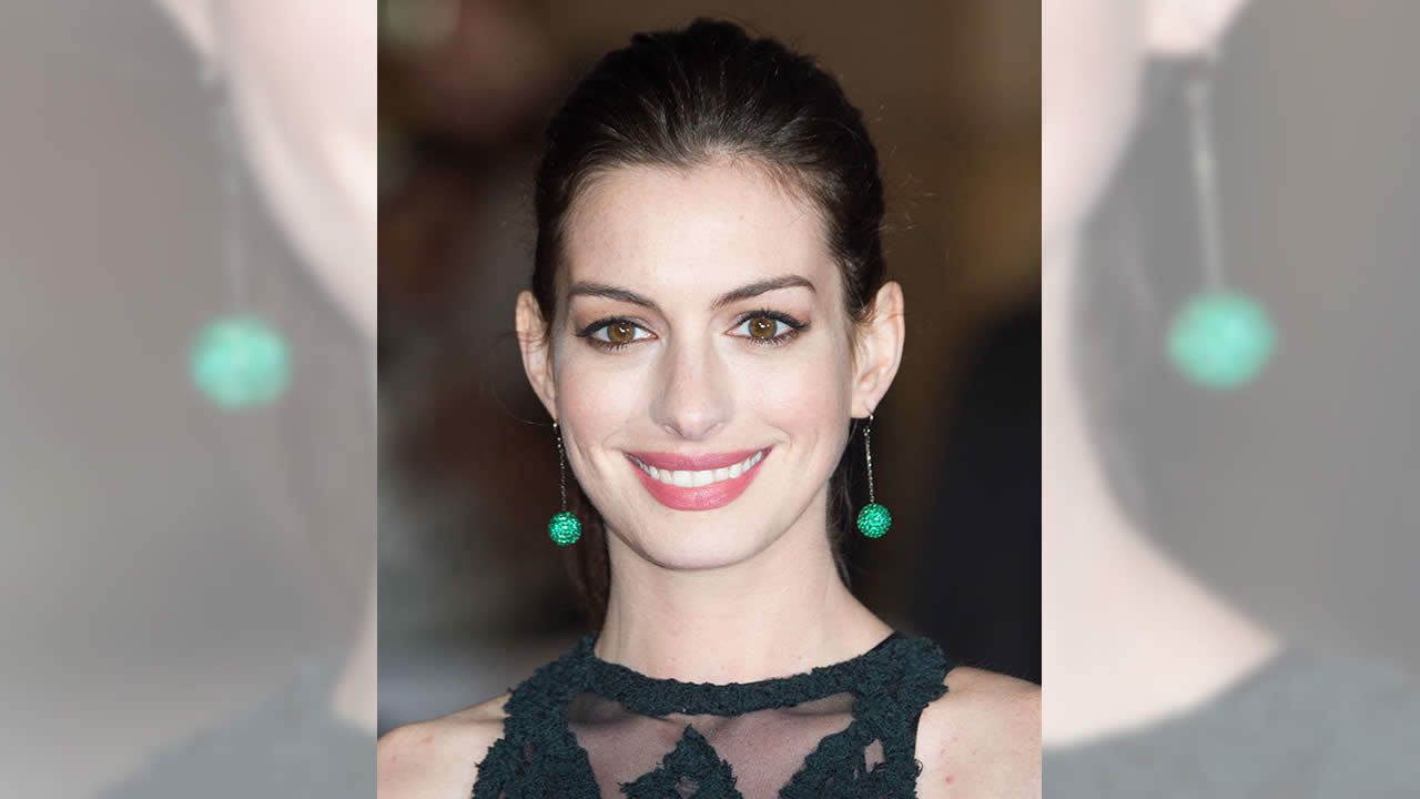 Anne Hathaway arrête de boire après une gueule de bois à Maurice