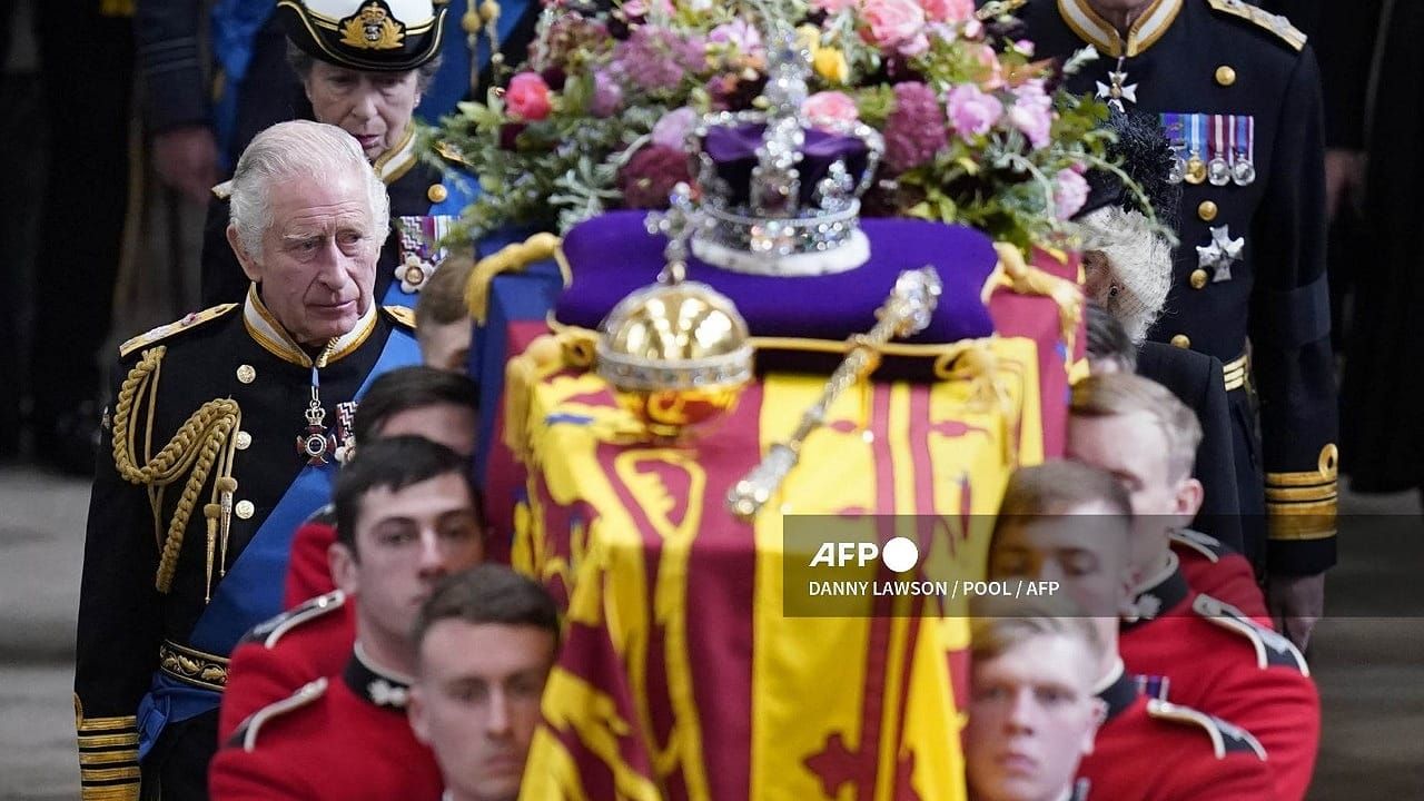 Le cercueil d'Elizabeth II arrive au château de Windsor, sa dernière demeure