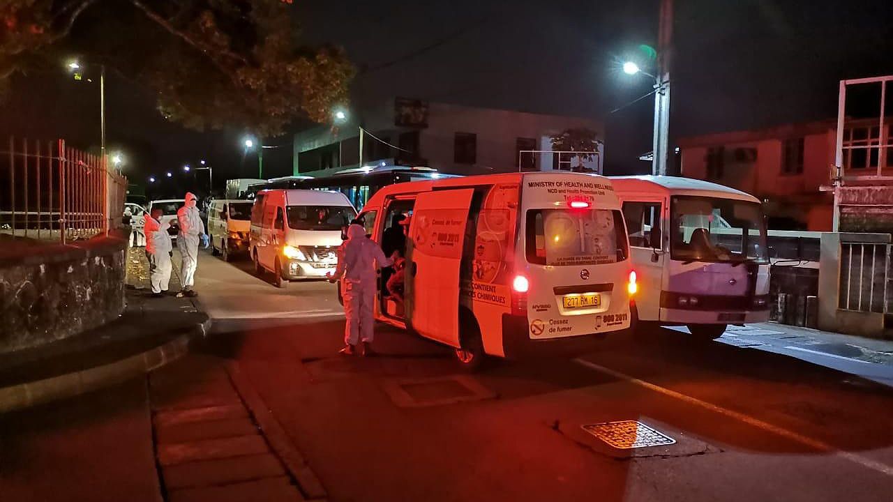 La région de Forest-Side a enregistré 17 cas. Jeudi soir, des ambulances se trouvaient dans cette région pour transporter des personnes vers des centres de quanrantaine.