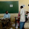 Inde: la police arrête un mineur pour avoir voté huit fois pour le parti au pouvoir