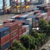 Les droits de douane américains supplémentaires entrent en vigueur pour des dizaines d'économies