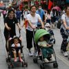 Chine: le gouvernement va verser des allocations aux parents pour stimuler la natalité