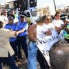 [En images] Manifestation à Malherbes, Curepipe : vive altercation avant l’arrivée de Steven Obeegadoo