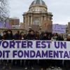 La France devient lundi le premier pays à inscrire l'avortement dans sa Constitution