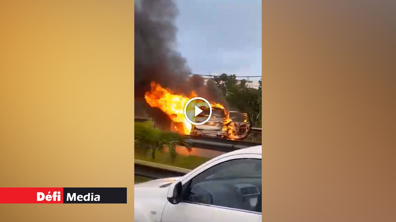[Video] Incendie d’une voiture à Nouvelle-France : un couple de touristes était à bord du véhicule