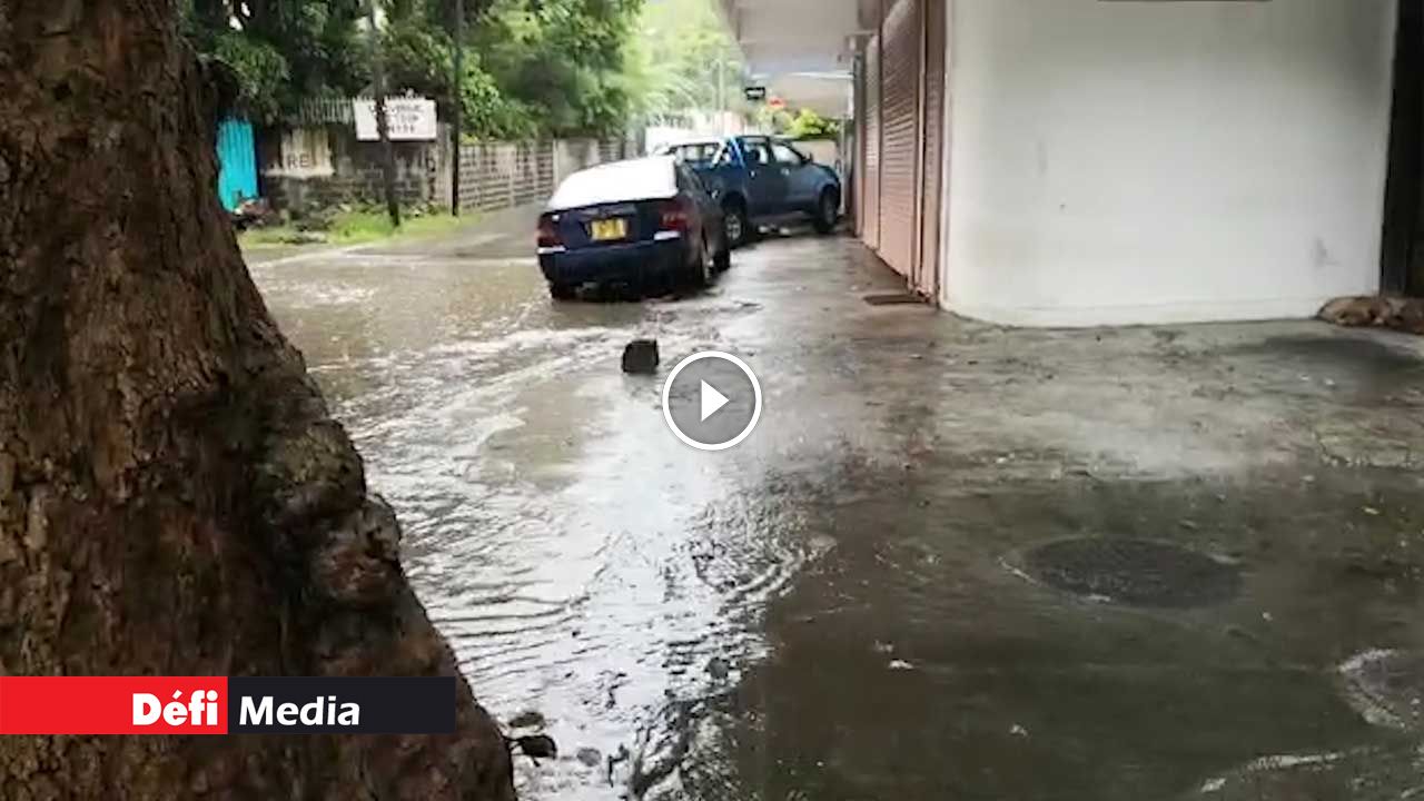 Rue Sir Virgil Naz, à RoseHill sous les eaux usées… Defimedia